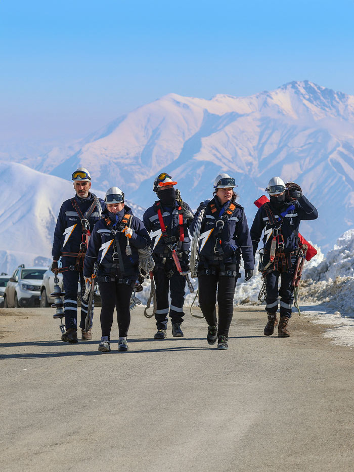 Türker VEYAŞ enerji ekiplerinin sahada çalışması